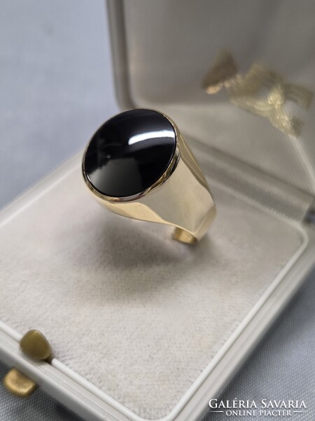 14 K arany pecsét gyűrű fekete kővel 4,52 g