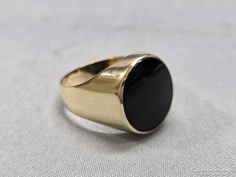 14 K arany pecsét gyűrű fekete kővel 4,52 g