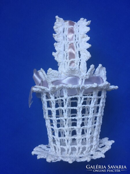 Húsvéti horgolt kosár csoki nyuszinak, tojásnak