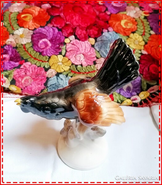 Nagyon ritka, porcelán siketfajd figura