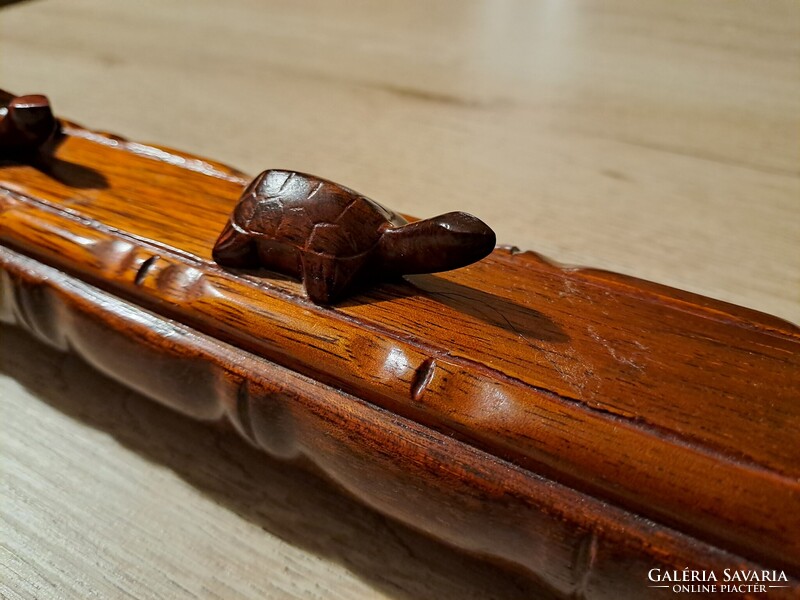 Vintage rózsafa evőpálcika tartó, teknős díszítéssel, 10 db evőpálcikával