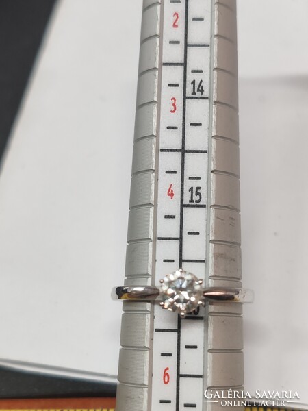 Fehérarany 18k szoliter gyémánt gyűrű 0,51ct F-vs1 certivel