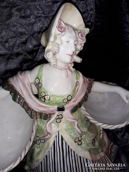 Terebélyes majolika festett kerámia kosaras nő szobor  Bernard Bloch