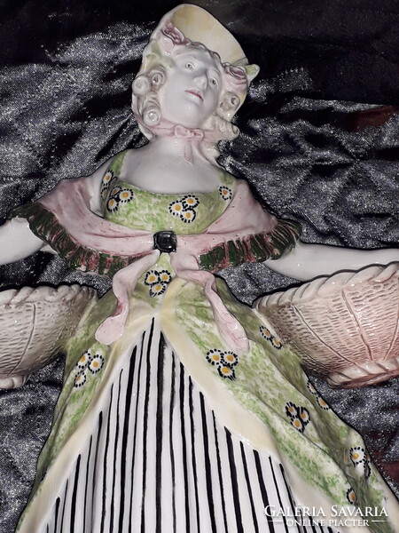 Terebélyes majolika festett kerámia kosaras nő szobor  Bernard Bloch