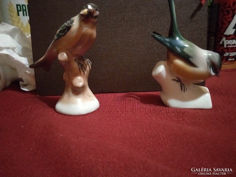 2 beautiful Hungarian bird porcelain figures