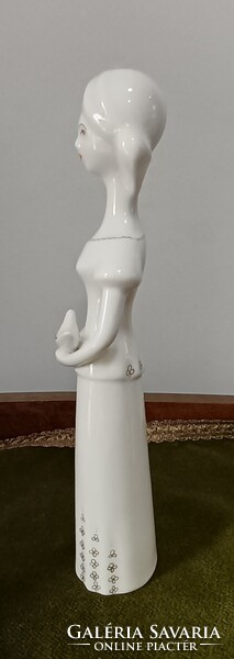 Aquincum porcelán lány, galambbal a kezében