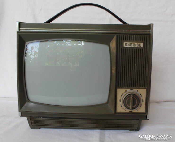 Junoszt 603 retro orosz kis hordozható TV