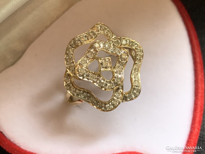 Rengeteg szikrázó  0.41ct gyémánttal 14 kr.arany gyűrű.Igazolással