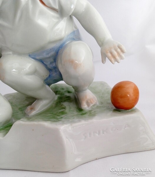 Zsolnay tyúkot etető kisfiú figura (Sinkó)
