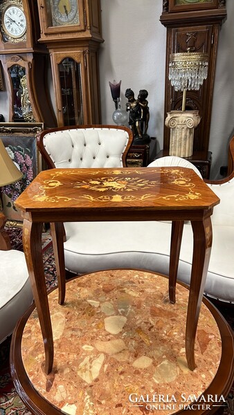 Antik stílusú intarziás lerakóasztal