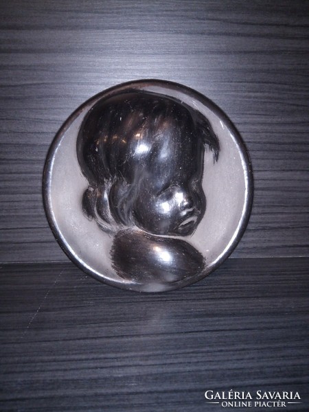 Fekete kerámia falikép. Dósa Sándor Szentes. 14 cm. (1900-1949) Jelzett.