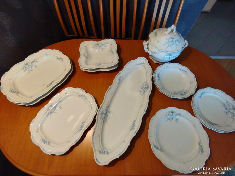 Nagyon régi porcelán tálaló készlet