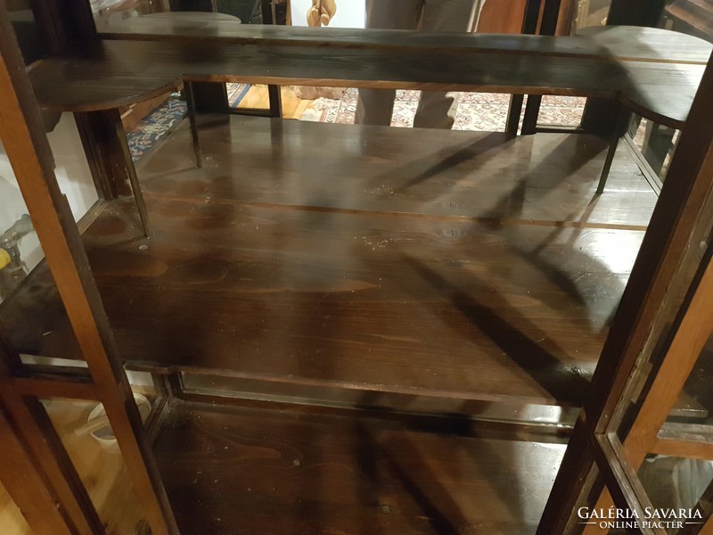 Tükrös, galériás, intarziás Bieder kis vitrin