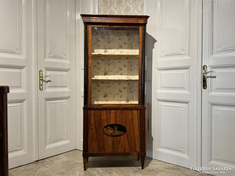 Empire-Biedermeier tusintarziás kisméretű vitrin