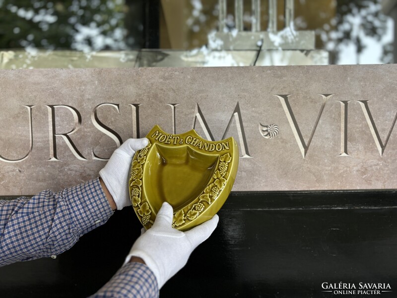 SZIVARKLUB -  Moët & Chandon Dom Pérignon pajzs alakú szivar hamutartó