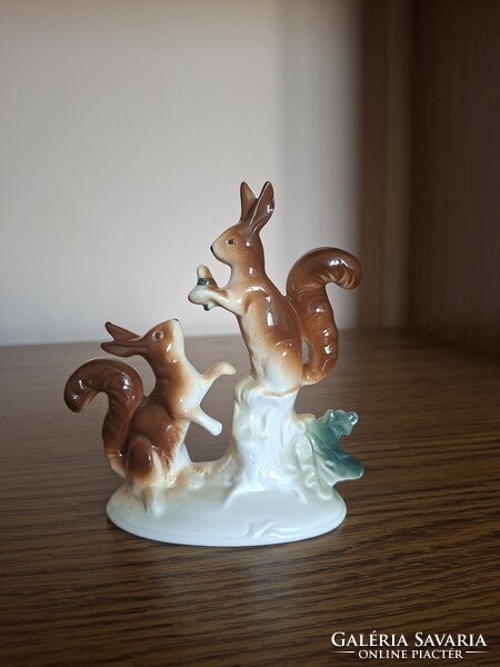 Lippelsdorf, GDR jelzésű (német) porcelán mókusok makkal. Hibátlan. Jelzett