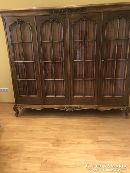 Neobarokk 4 ajtós ruhászekrény fele polcos, fele akasztós