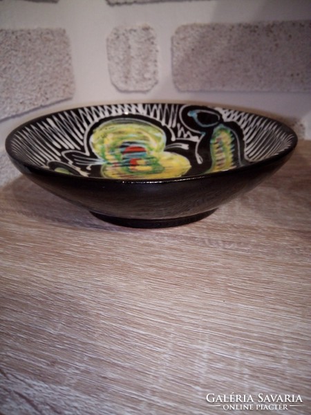 Hőgye Katalin (?) iparművészeti kerámia falitányér. 17 cm. Jelzett.