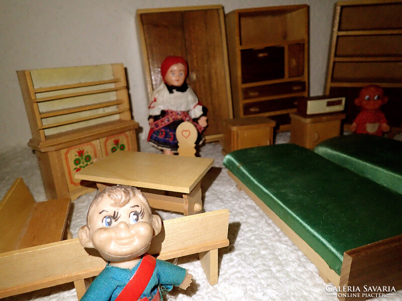 Régi retró vintage miniatűr fa bútor mini babaház bababútor játékbútor gumi baba játék konyha szoba