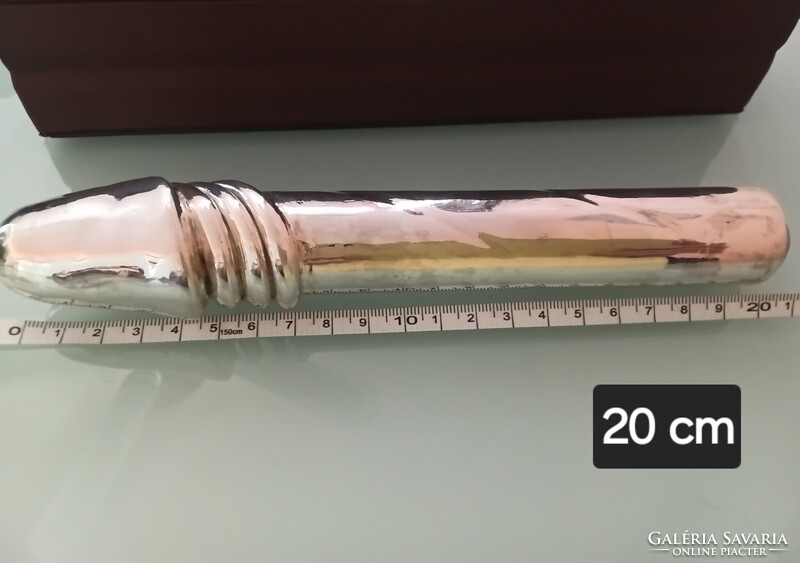 Exkluzív, kézzel készült műalkotás – 925 sterling ezüst phallus rubinnal 33 ct