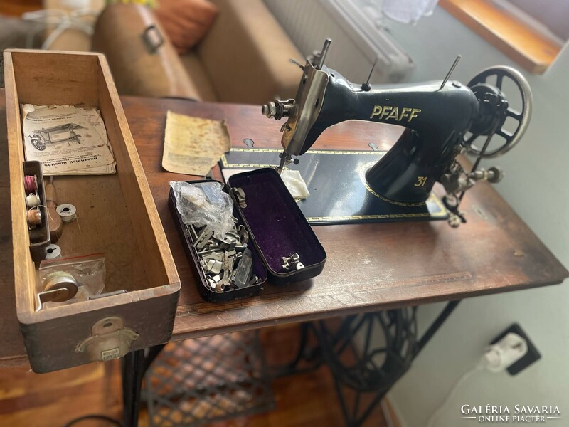 Pfaff 31 sewing machine – original, working, in collector's condition