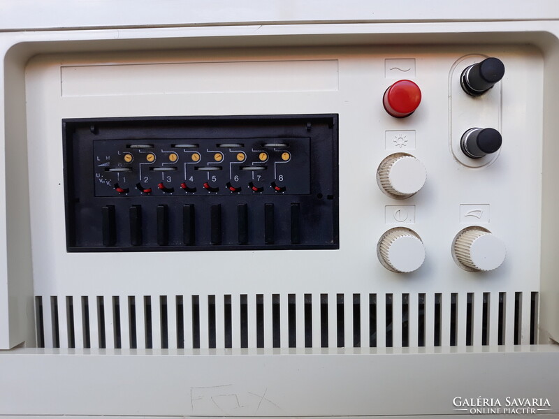 Retro AudioTon hordozható kis TV