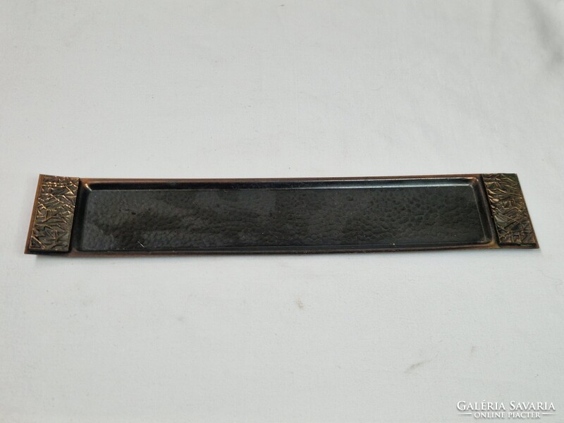 Iparművész Képcsarnokos bronz tálca vagy kínáló szép állapotban 29,5 cm. hosszú és 146 g. súlyú