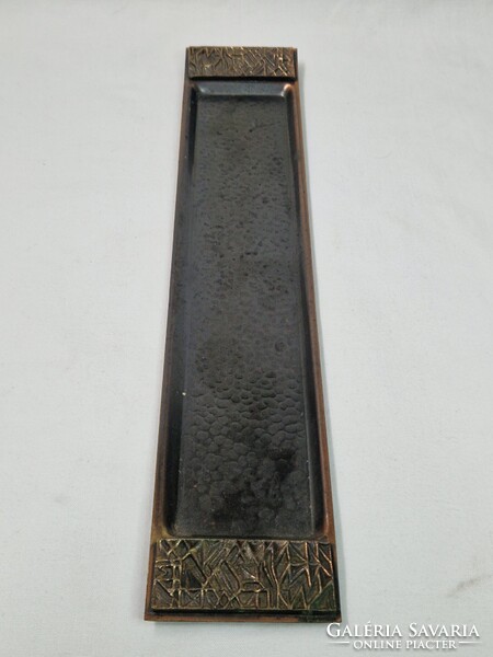 Iparművész Képcsarnokos bronz tálca vagy kínáló szép állapotban 29,5 cm. hosszú és 146 g. súlyú