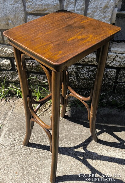 Antik Thonet tonett lerakó asztal 4  egymàsba tolható , viràgtartó szobor tartó konzol asztal. Videó