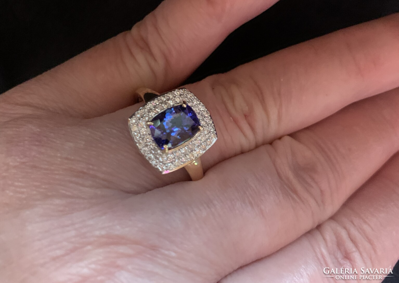 2.48ct Tanzanit 0.50 ct Brillekkel gyönyörű arany gyűrű.ÚJ.Igazolással