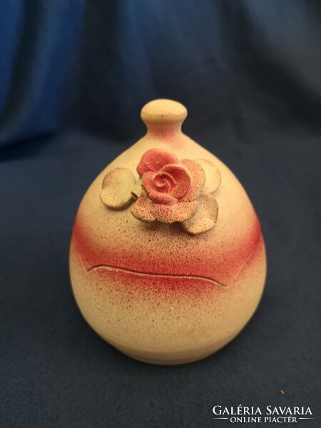 Kerámia tartó, díszes 12 x 14cm , picit sérült