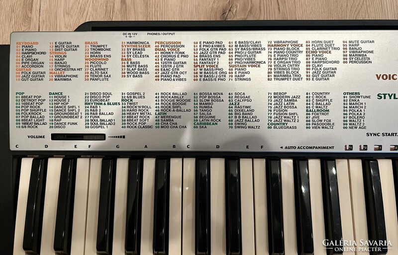 YAMAHA szintetizátor