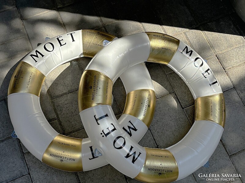 Moët & Chandon Champagne felfújható medenceúszó (úszógumi), amely az ICE IMPÉRIAL sorozat része