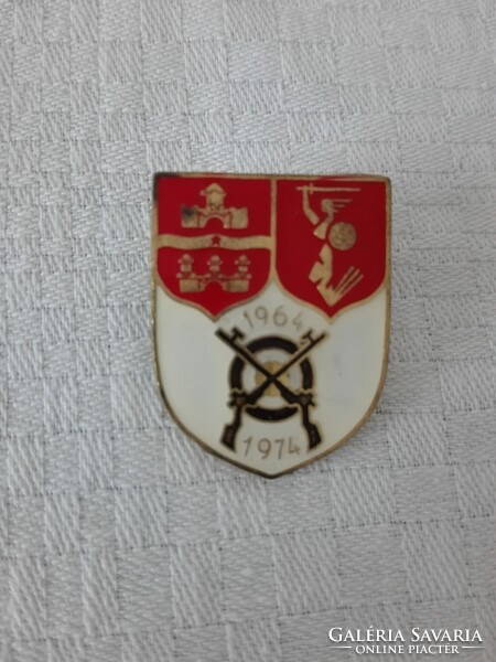 1964-1974 jubileumi sportlövő jelvény