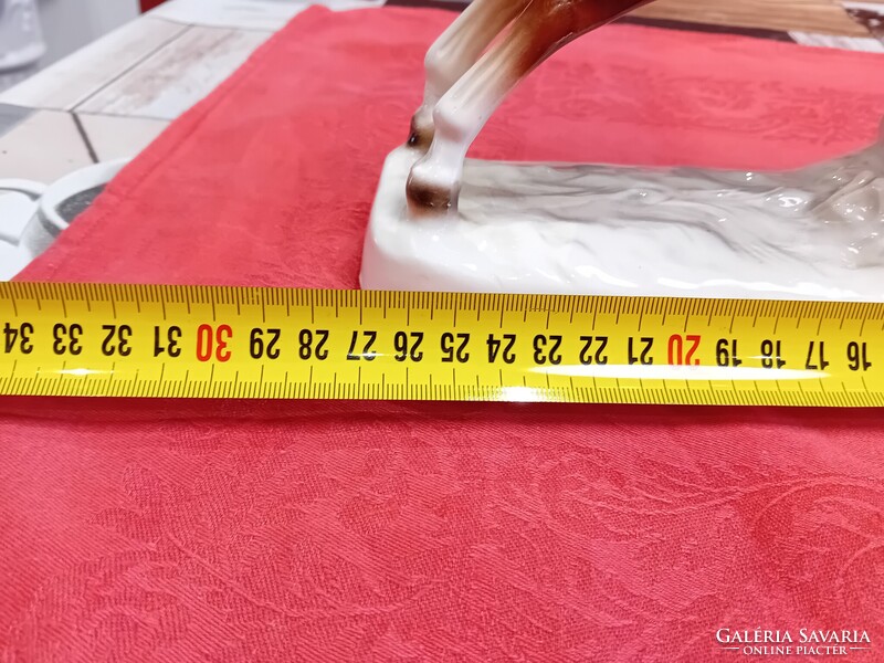 Hertwig & Co Katzhütte porcelán versenylovas