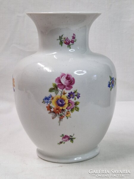 Virág mintás szépen festett hibátlan állapotú porcelán váza 17 cm. magas