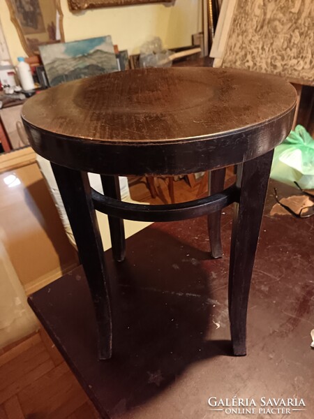 Thonet- Lichtig bútor.
