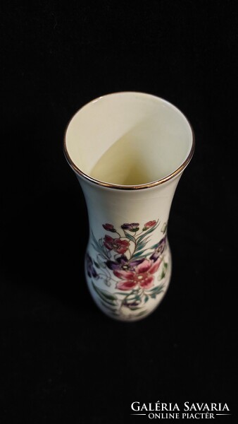 Zsolnay exclusive porcelán váza Kincses J. jelzéssel