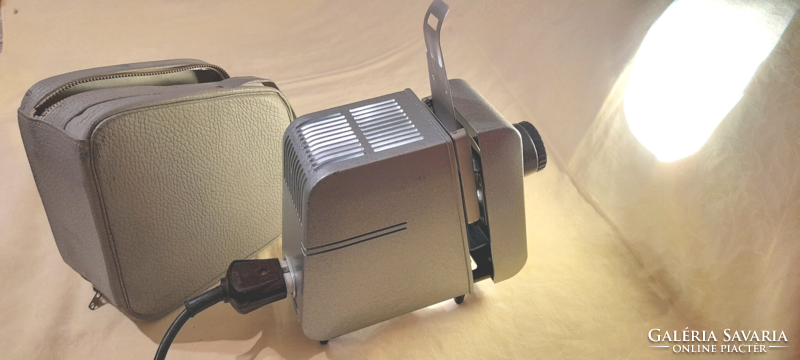 Pentacon Aspectar 150A diavetítő + kábel + tok