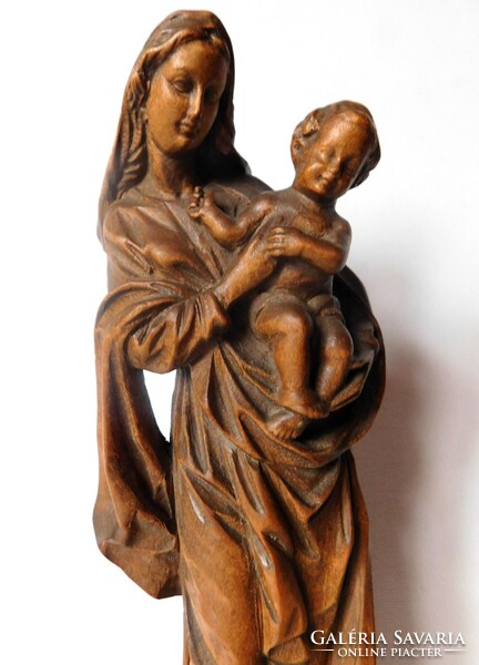 Holdsarlós Madonna, faragott szobor