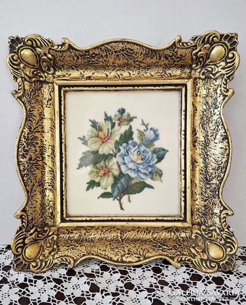 Gyönyörű blondel  fakeretben selyemszálas mikro gobelin 23,5 cm x 24 5 cm