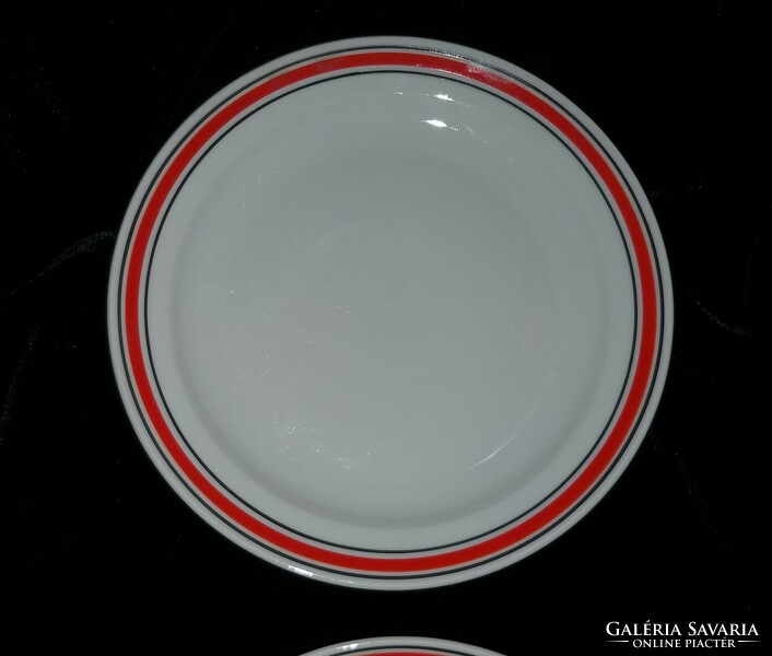 Zsolnay porcelán desszertes tányér piros fekete csíkos 19 cm