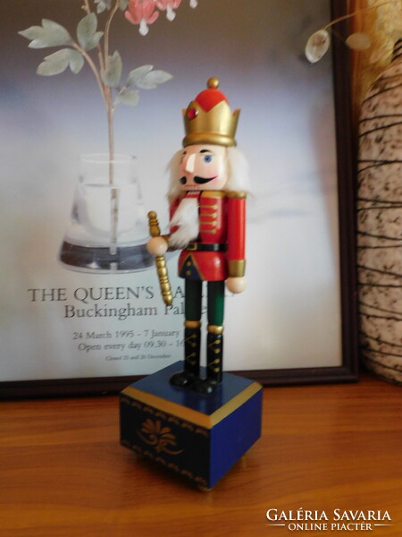 Klasszikus diótörő figura (31 cm) - zenedobozzal