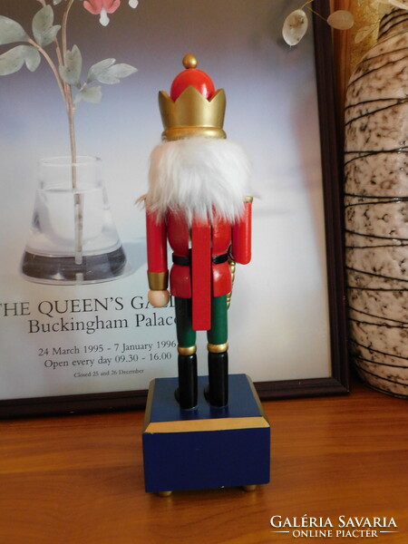 Klasszikus diótörő figura (31 cm) - zenedobozzal