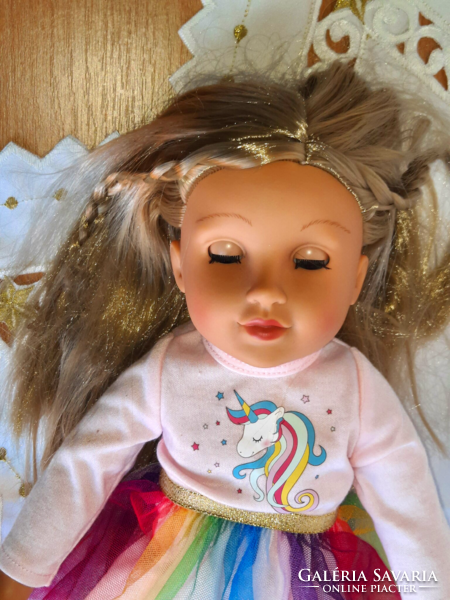 Gyönyörű alvós, hajas baba