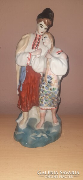 Népviseleti porcelán páros