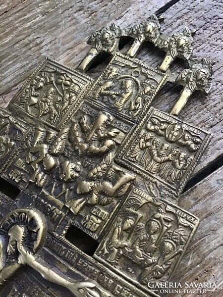 Antik orosz ortodox bronz kereszt bibliai jelenetet és szentet ábrázoló