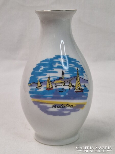 Régi Hollóházi porcelán BALATON feliratú emlékváza hibátlan állapotban 12 cm. magas