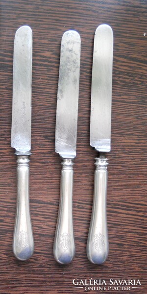 Silver-handled knives (3 pcs)