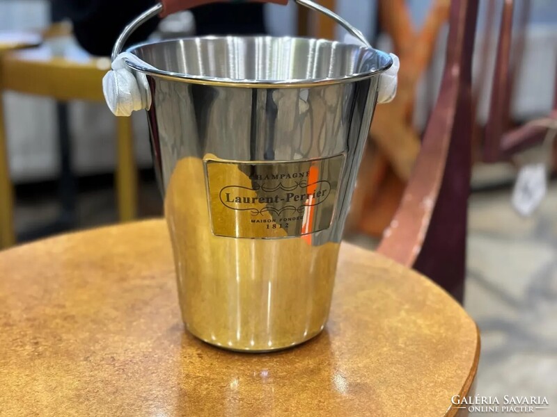 Laurent-Perrier pezsgőhűtő ajándékszett 6 kristálypohárral – bőrdíszítéses nemesacél veder, exkluzív